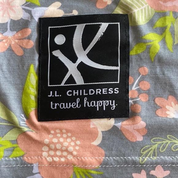 J.L. Childress Other - J.L. Childress Travel Happy 4-in-1 multi use cover